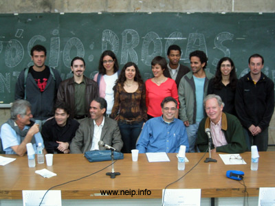Primeira fila, da esquerda para direita: Tiago Coutinho, Thiago Rodrigues, Isabel de Rose, Sandra Goulart, Bia Labate, Laércio Fidelis Dias, Rafael Guimarães, Silvia Miskulin, Christian Frenopoulo. Segunda fila, da esquerda para direita: Edward MacRae, Mauricio Fiore, Henrique Carneiro, Julio Simões, Anthony Henman.